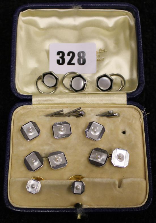 An 18ct gold and platinum part dress stud set (2 pieces missing), and 3 odd buttons
